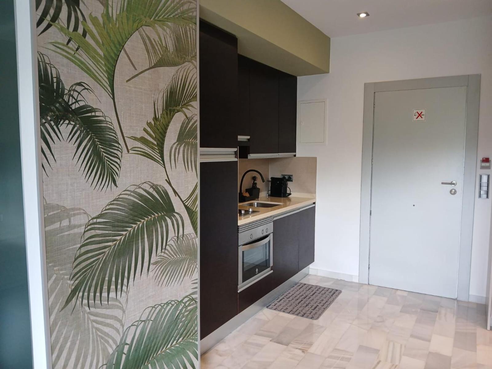 Luxurious In 5-star Del Golf Apartment